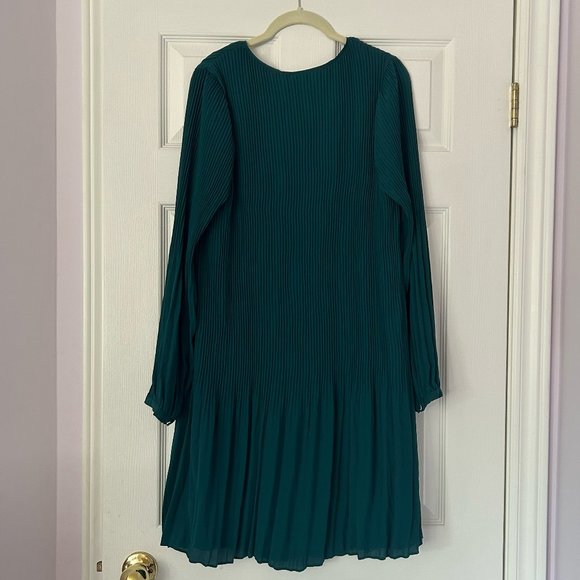 Addition Elle Green Pleated Dress Size 1X - Picture 2 of 3